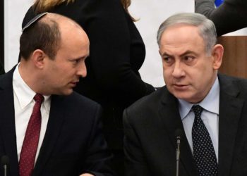 Bennett descarta "cambio de gobierno" y reanuda conversaciones con el Likud