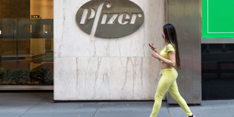 Pfizer realiza ensayos en humanos de píldora para curar el COVID