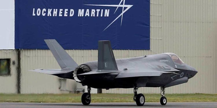 Lockheed Martin en la era Biden: Capacita a sus ejecutivos para que desaprendan sus “privilegios de hombres blancos”