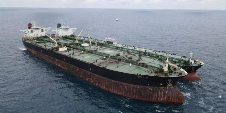 Indonesia libera petrolero de bandera iraní detenido por trasvase ilegal de petróleo