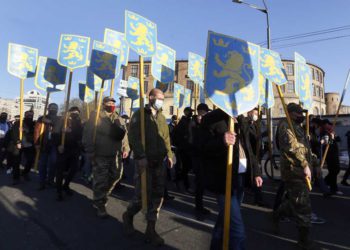 Marchas masivas en Ucrania para conmemorar a soldados de SS nazis