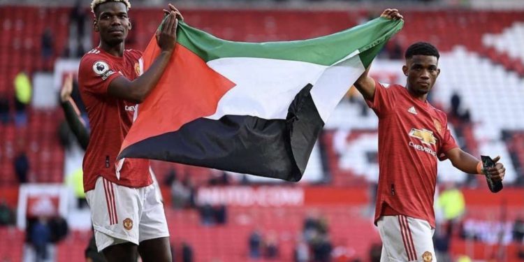 Pogba y Diallo muestran bandera palestina tras partido del Manchester United