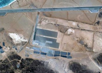 Se está construyendo una misteriosa base aérea en una isla volcánica frente a Yemen