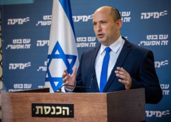 Bennett descarta "cambio de gobierno" y reanuda conversaciones con el Likud