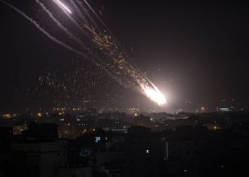 Hamás ataca las comunidades cercanas a Gaza minutos antes del alto el fuego