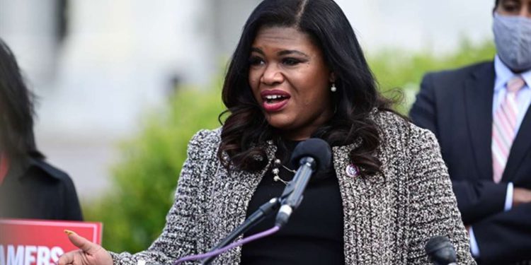 Cori Bush: EE.UU financia a las FDI para "vigilar y matar palestinos"