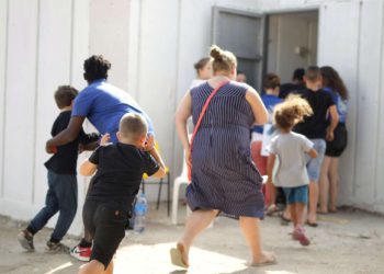 Mujer israelí sufre un paro cardíaco mientras corre ante cohetes desde el Líbano