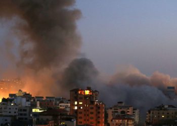 Informe: Israel advierte a Al Jazeera y a otros medios que abandonen edificio de Gaza