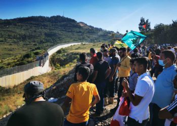 Libaneses y palestinos protestan en la frontera contra los ataques de Israel a Hamás en Gaza