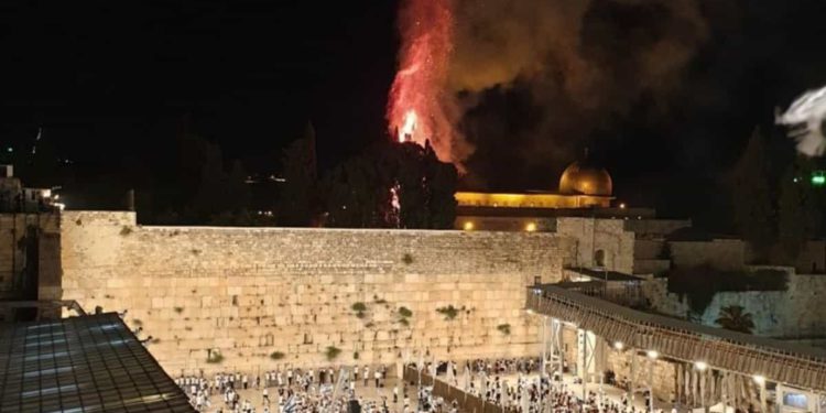 Enormes llamaradas de fuego en el Monter del Templo