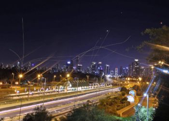 Lanzamiento masivo de cohetes sobre el sur y centro de Israel