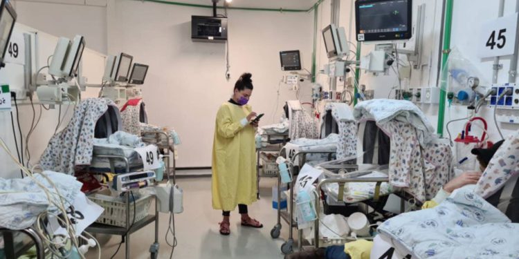 Sala Covid convertida en unidad neonatal antibombas en Israel