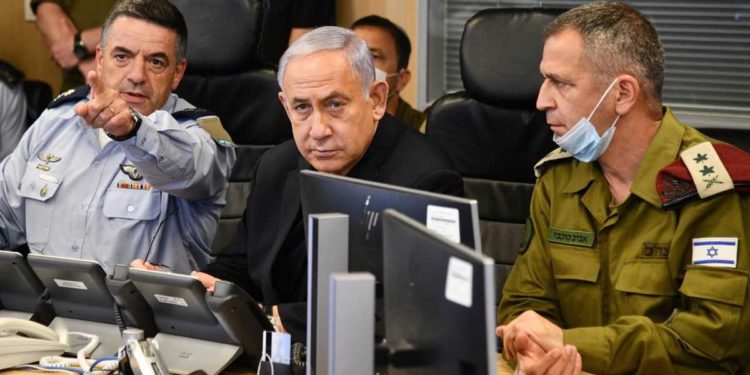 Netanyahu desde base militar: Seguiremos golpeando a Hamás