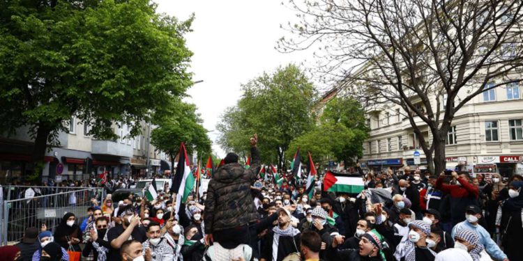 Merkel denuncia los abusos antisemitas durante las protestas contra Israel