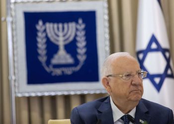 Rivlin condena el “pogromo” de Lod y el “vergonzoso silencio” de los dirigentes árabes