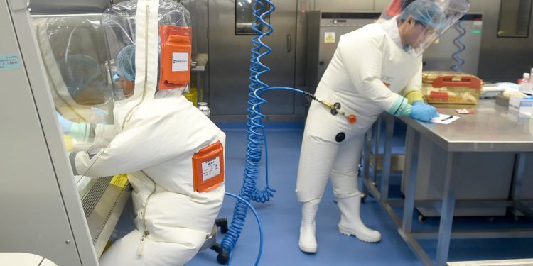 Los medios que se burlaron de la teoría de la fuga del laboratorio de Wuhan tratan de salvar la cara