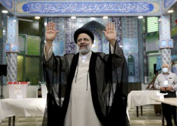 Israel: La UE legitima el terrorismo iraní al enviar un diplomático a la toma de mando de Raisi