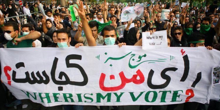 ¿Por qué los iraníes no votan?: Encuesta revela un rechazo político masivo