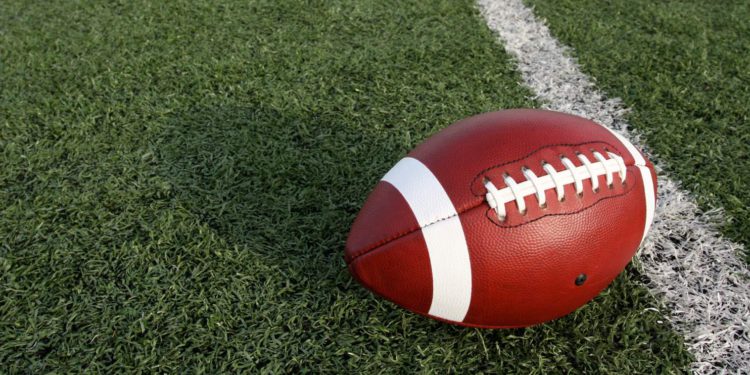 Siete entrenadores de fútbol americano despedidos tras obligar a jugador judío a comer cerdo