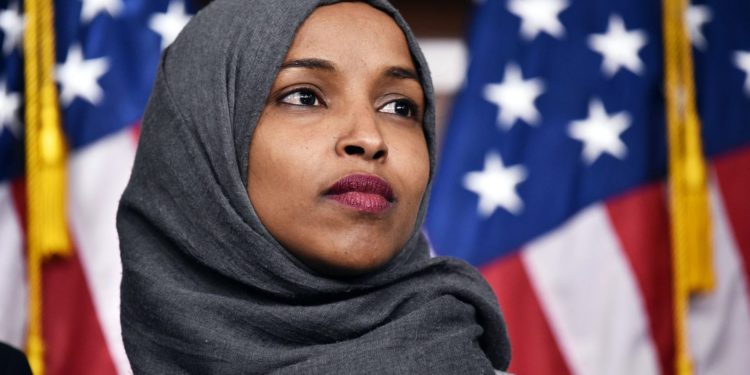 Ilhan Omar niega haber equiparado a Estados Unidos e Israel con terroristas