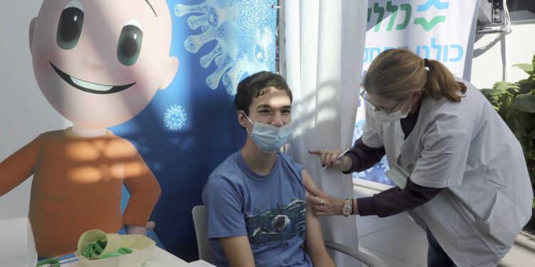 Israel vacunará a jóvenes de 12 a 15 años la próxima semana