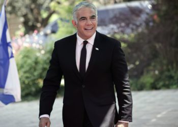 Informe: Lapid visitará los EAU en su primer viaje al extranjero