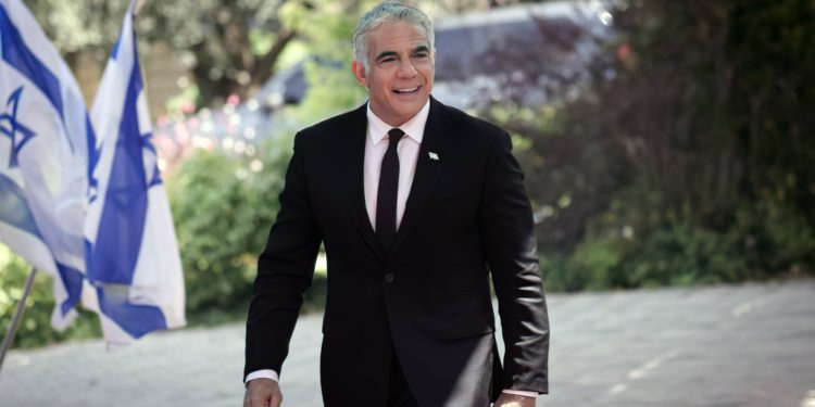 Informe: Lapid visitará los EAU en su primer viaje al extranjero