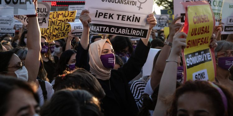 Turquía radicaliza a los extremistas para que ataquen a las mujeres kurdas