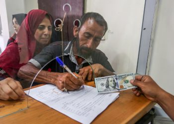 Los bancos de la Autoridad Palestina retrasan la transferencia de fondos de Qatar a Gaza