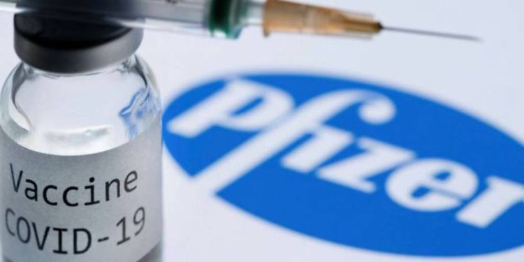 Covid-19: La tercera dosis de la vacuna de Pfizer tiene efectos secundarios similares a la segunda