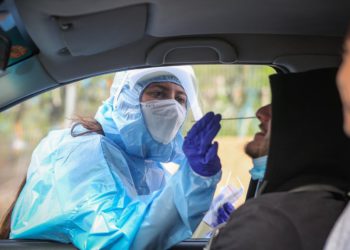 Centros de pruebas de coronavirus en todo Israel se saturan