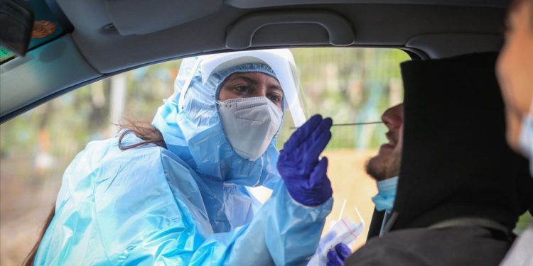 Centros de pruebas de coronavirus en todo Israel se saturan