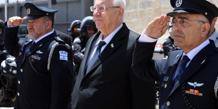 Rivlin aterriza en EE. UU. antes de reunirse con Biden