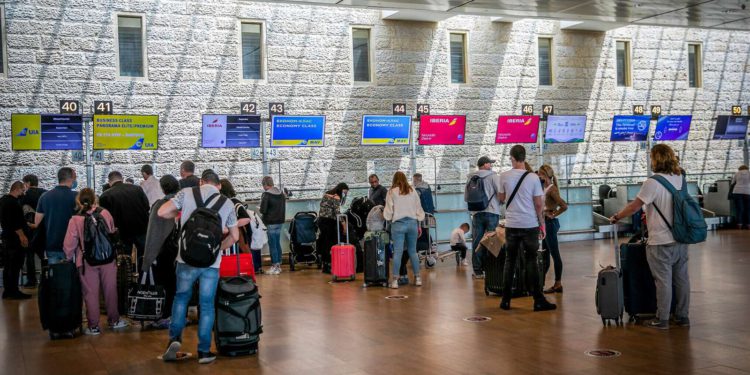 Israel actualiza la lista de países prohibidos ante el aumento de casos de COVID