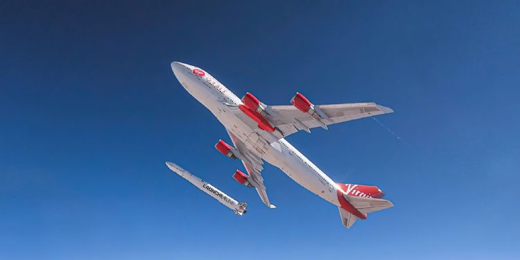 Avión de Virgin Orbit lanza al espacio cuatro satélites militares estadounidenses