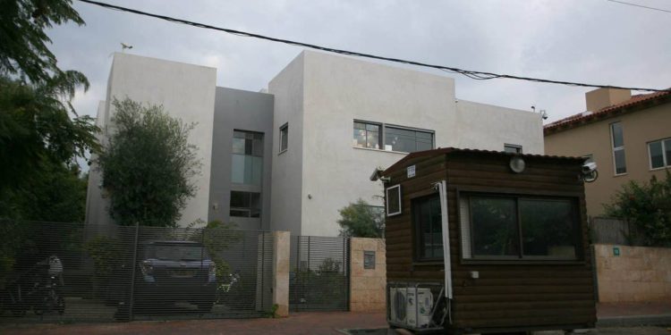 Decisión de Bennett de vivir en su casa costaría millones al Estado