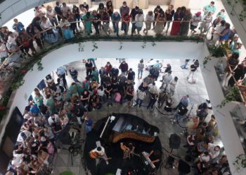 Hospital de Tel Aviv celebra el fin de la mayoría de las restricciones por COVID