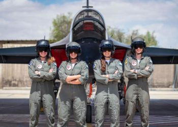 Cuatro mujeres en la 182ª promoción de la Academia de Vuelo de las FDI
