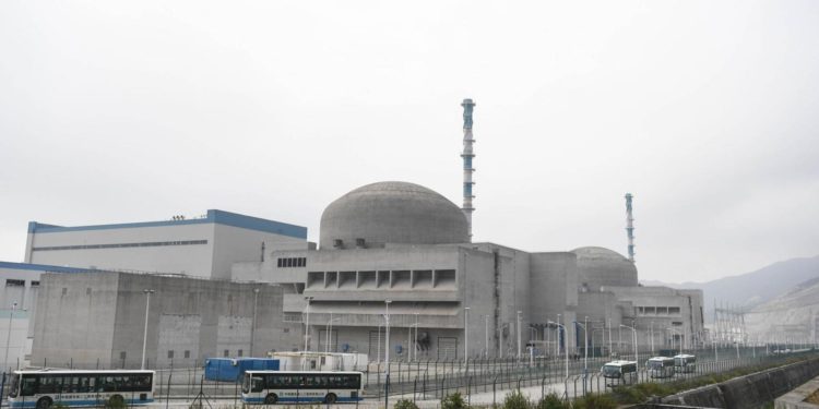 Estados Unidos evalúa fuga reportada en planta de energía nuclear china