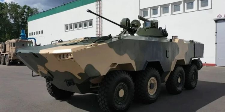 Bielorrusia presenta prototipo vehículo blindado de transporte de tropas
