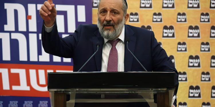 'Netanyahu y yo cometimos un error al disolver la Knesset'