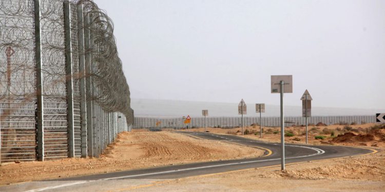 Soldado herido al frustrar el contrabando de armas en la frontera jordana