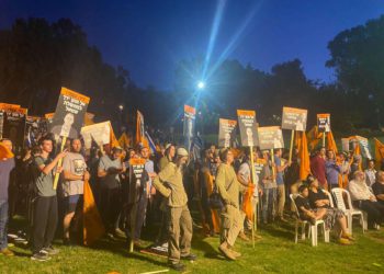 Cientos protestan contra coalición Bennett-Lapid cerca de la casa de Ayelet Shaked