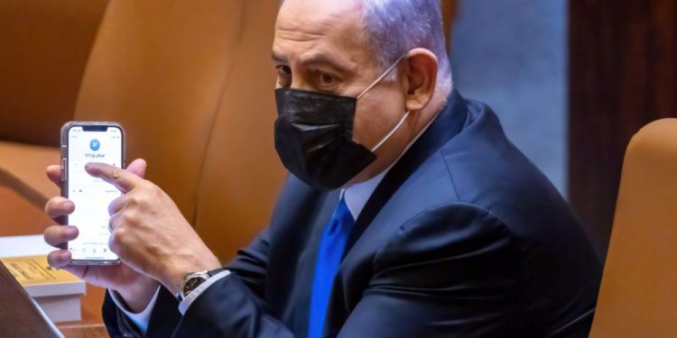 Netanyahu tiene un teléfono móvil por primera vez en 12 años