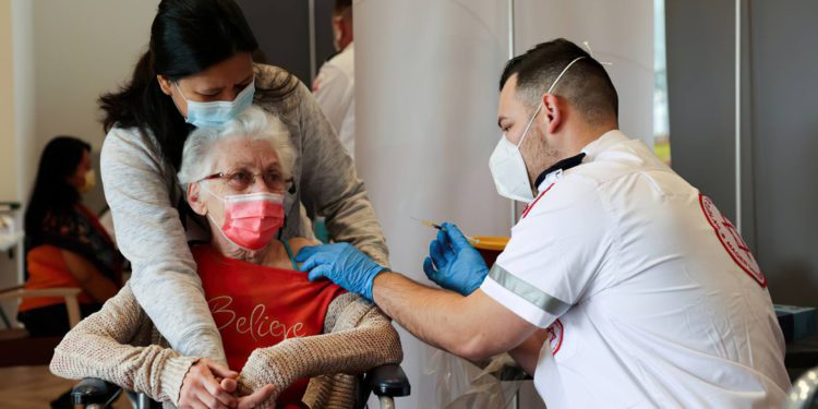 Covid-19 en Israel: Cerca de 45 mil israelíes se han vacunado con la tercera dosis
