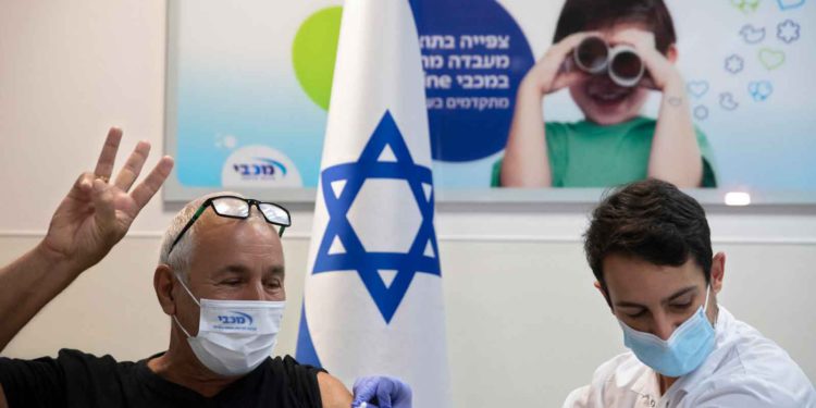 Israel comenzará a administrar “ampliamente” la vacuna de Moderna contra el COVID