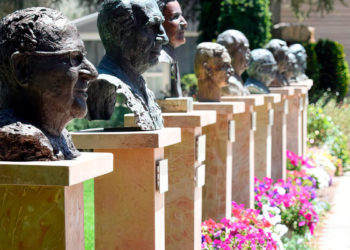 Busto del presidente saliente de Israel en la Residencia del Presidente