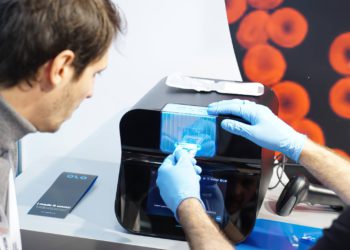 Científicos israelíes buscan detectar el cáncer a través de un análisis de sangre