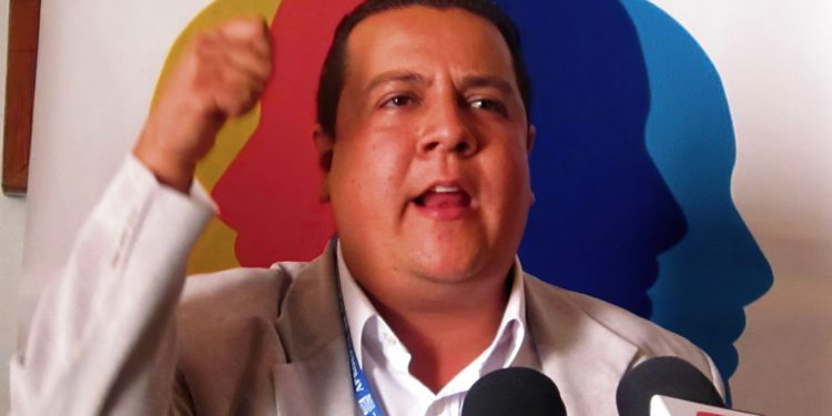 Régimen venezolano arresta a director de grupo de derechos humanos