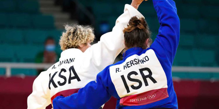 Judoka israelí elogia la valentía de su rival saudí por oponerse al boicot